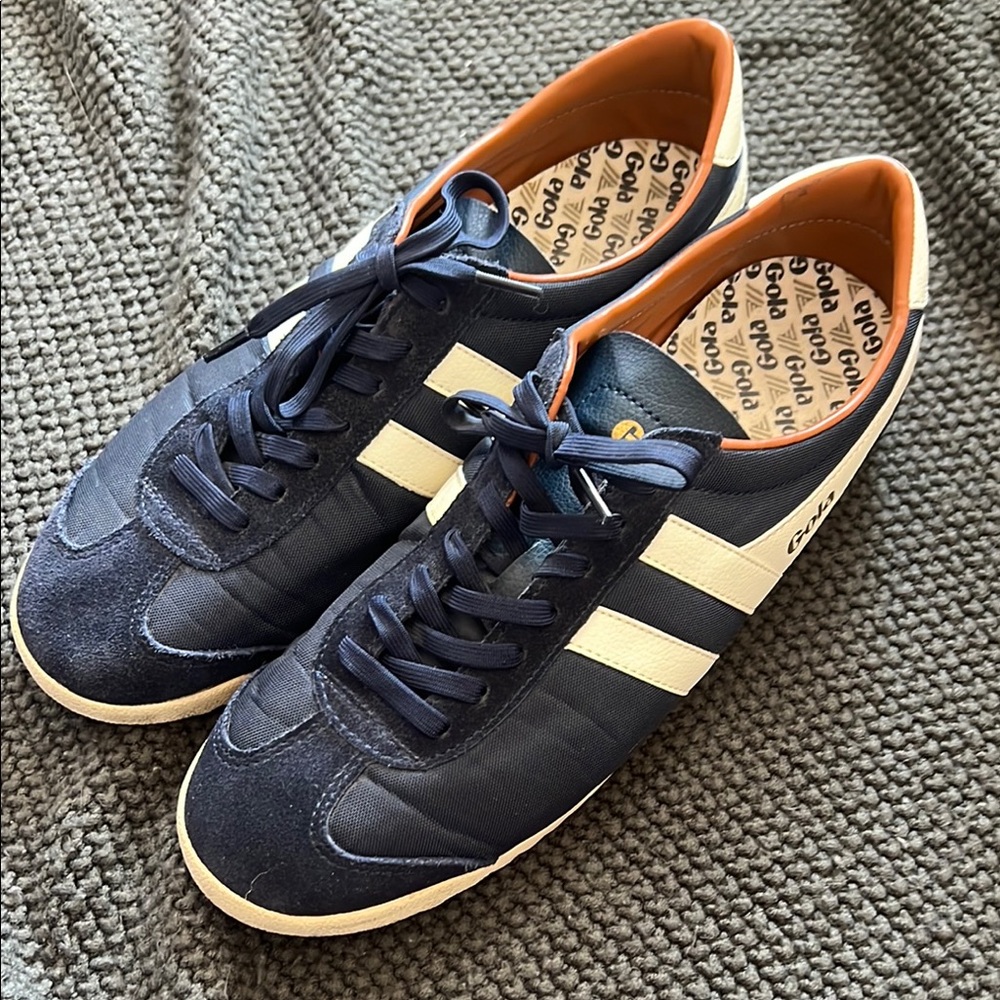 Gola Men's Navy and White Sneakers